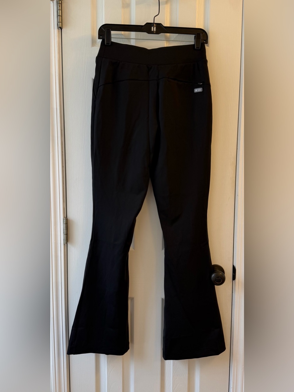 FIGS FORMx Black Scrubs Set - Evanston Pants & Sona V-Neck Top - Size M/MR - Picture 5 of 14